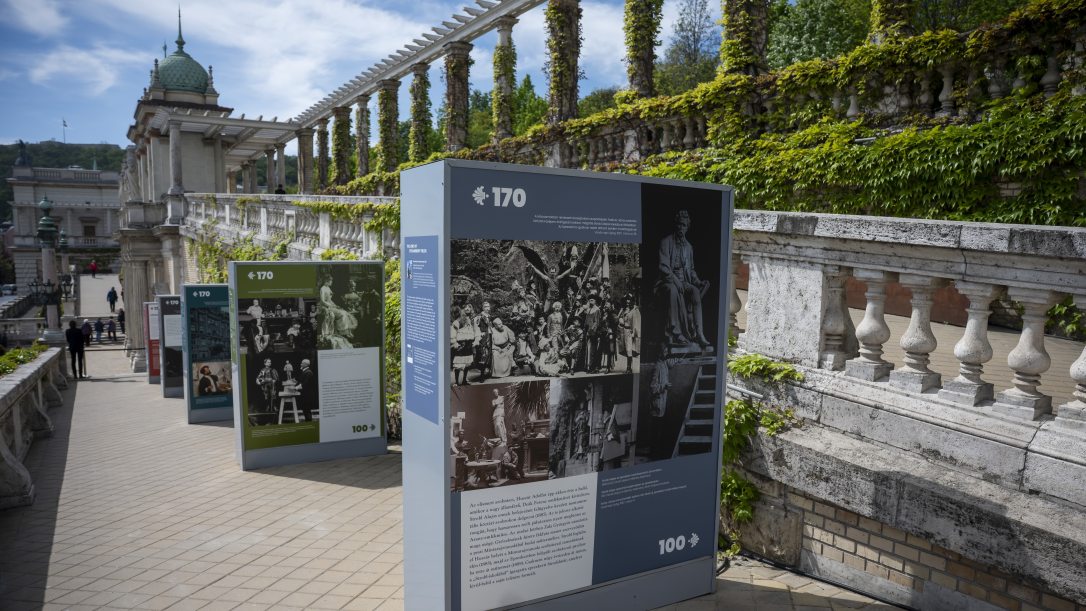 Hírmozaik – április 26.