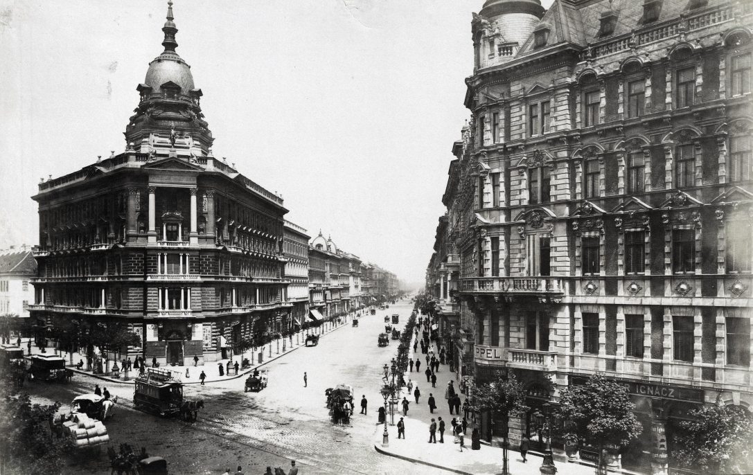 Prágában született, Bécsben tanult, de Budapesten lett híres építész Láng Adolf