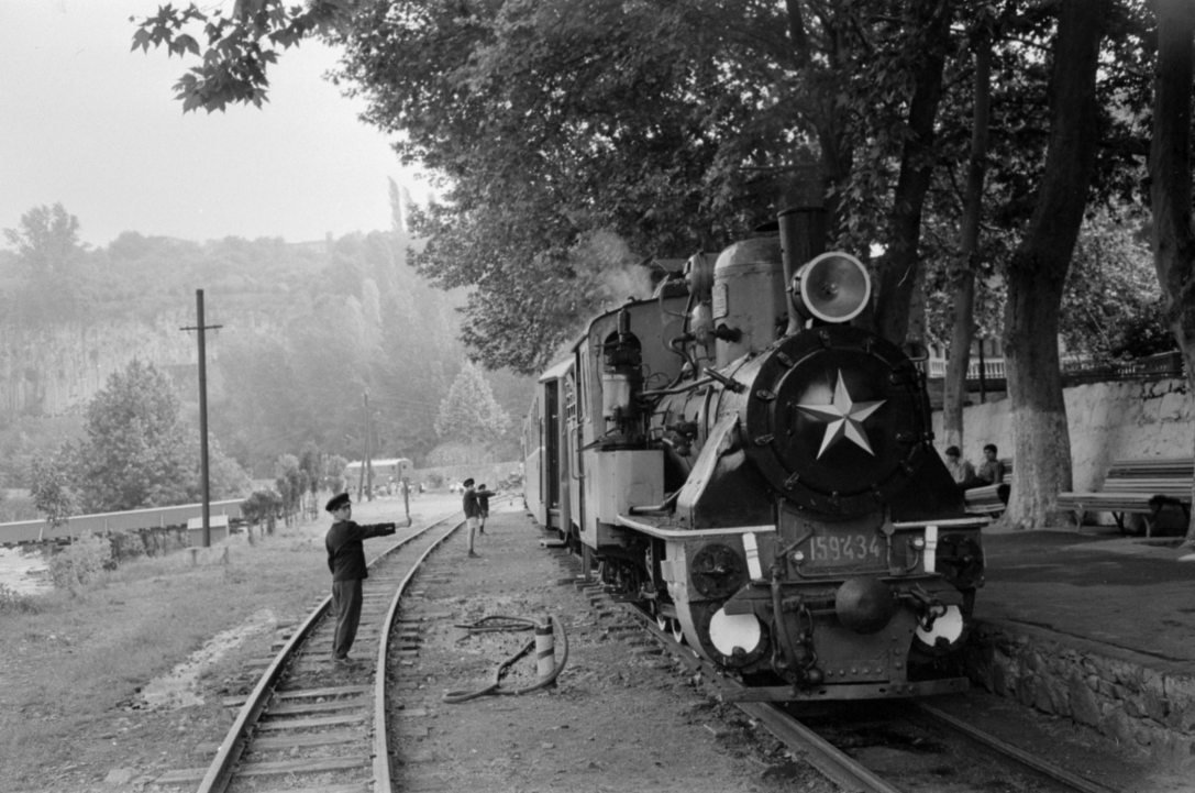 A jereváni gyermekvasút északi végállomása, a Hrazdan folyó völgyében 1967-ben. Fotó: Fortepan / Bojár Sándor