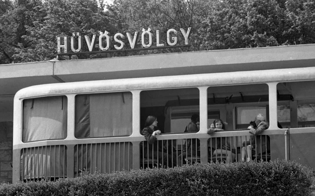 Hűvösvölgy végállomáson 1973-ban. Fotó: Fortepan / Urbán Tamás