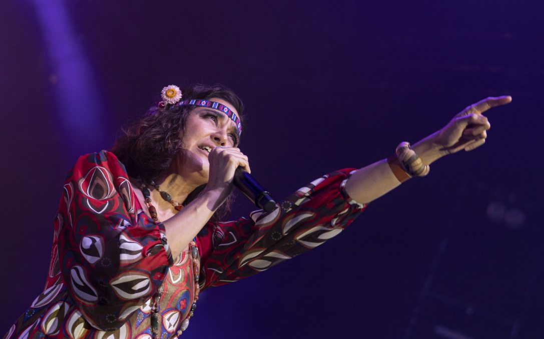 Gryllus Dorka színművész énekel a Woodstock 50 elnevezésű jubileumi rendezvényen a Budapest Parkban 2019. augusztus 15-én. Fotó: MTI/Szigetváry Zsolt