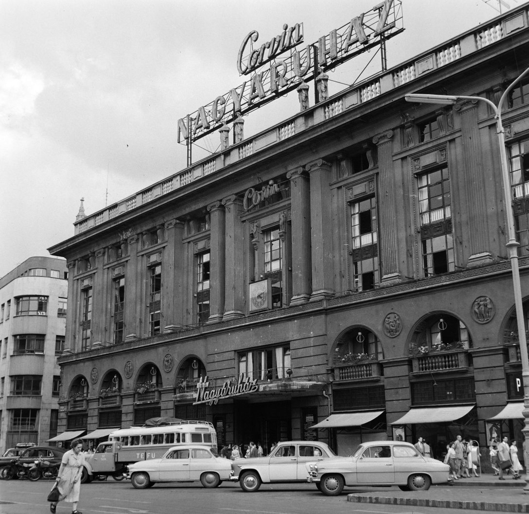 Blaha Lujza tér, Corvin Áruház 1960-ban. Fotó: Fortepan / Bojár Sándor