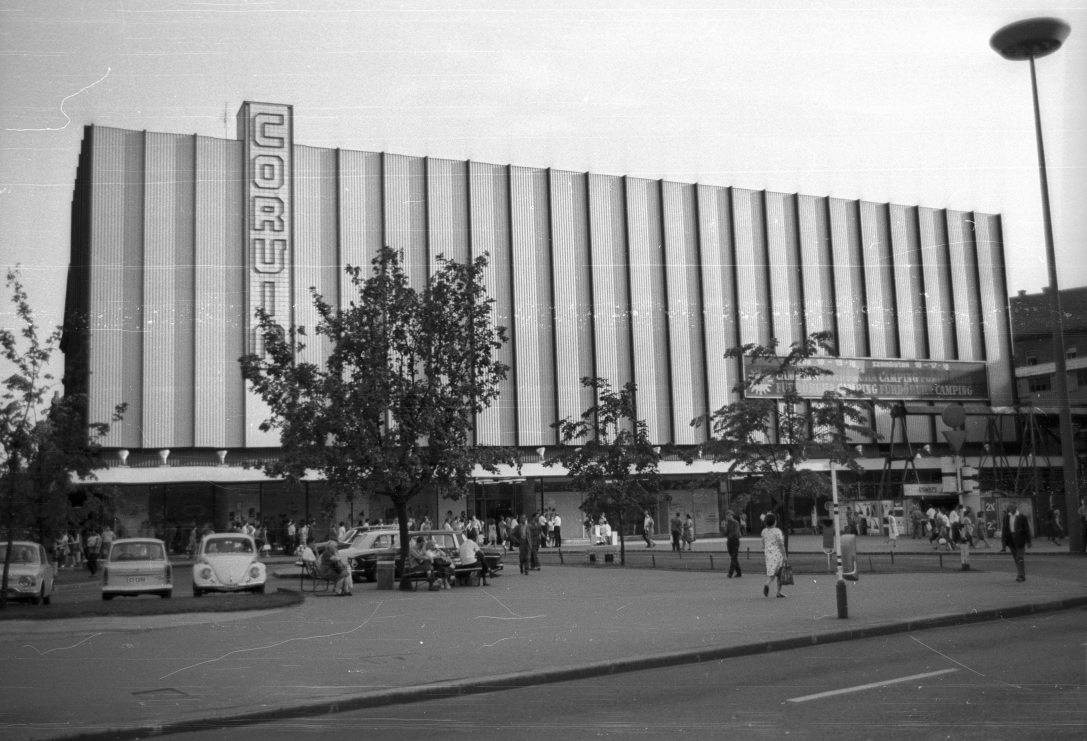 Blaha Lujza tér, Corvin Áruház 1969-ben. Fotó: Fortepan / Szepesfalvy Gábor