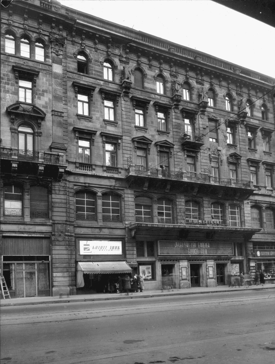 Budapest Kossuth Lajos utca 18., Puskin mozi 1958-ban. Fotó: Fortepan / Budapest Főváros Levéltára / Városrendezési és Építészeti Osztályának fényképei / A Fővárosi Tanács VB Városrendezési és Építészeti Osztályának