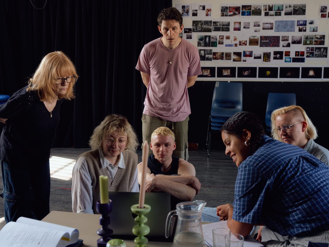 Lévai Júlia színházi rendező és dramaturg. Fotó: Olivia Spencer