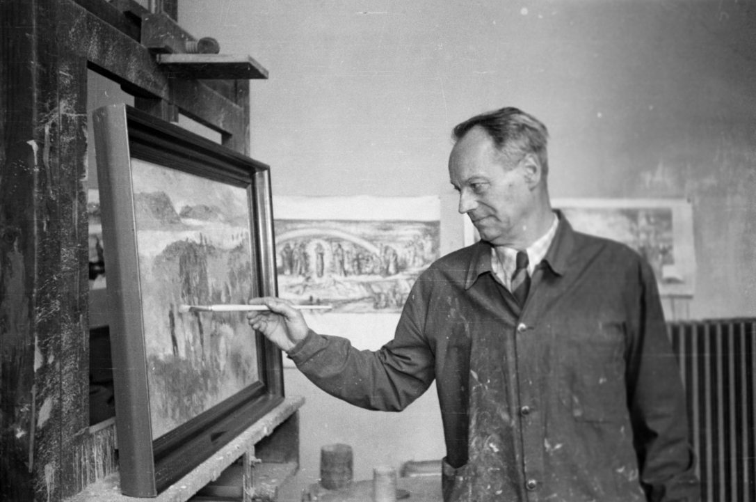Szőnyi István festőművész a házában található műtermében, alkotás közben 1950-ben .Fotó: Fortepan / Bojár Sándor