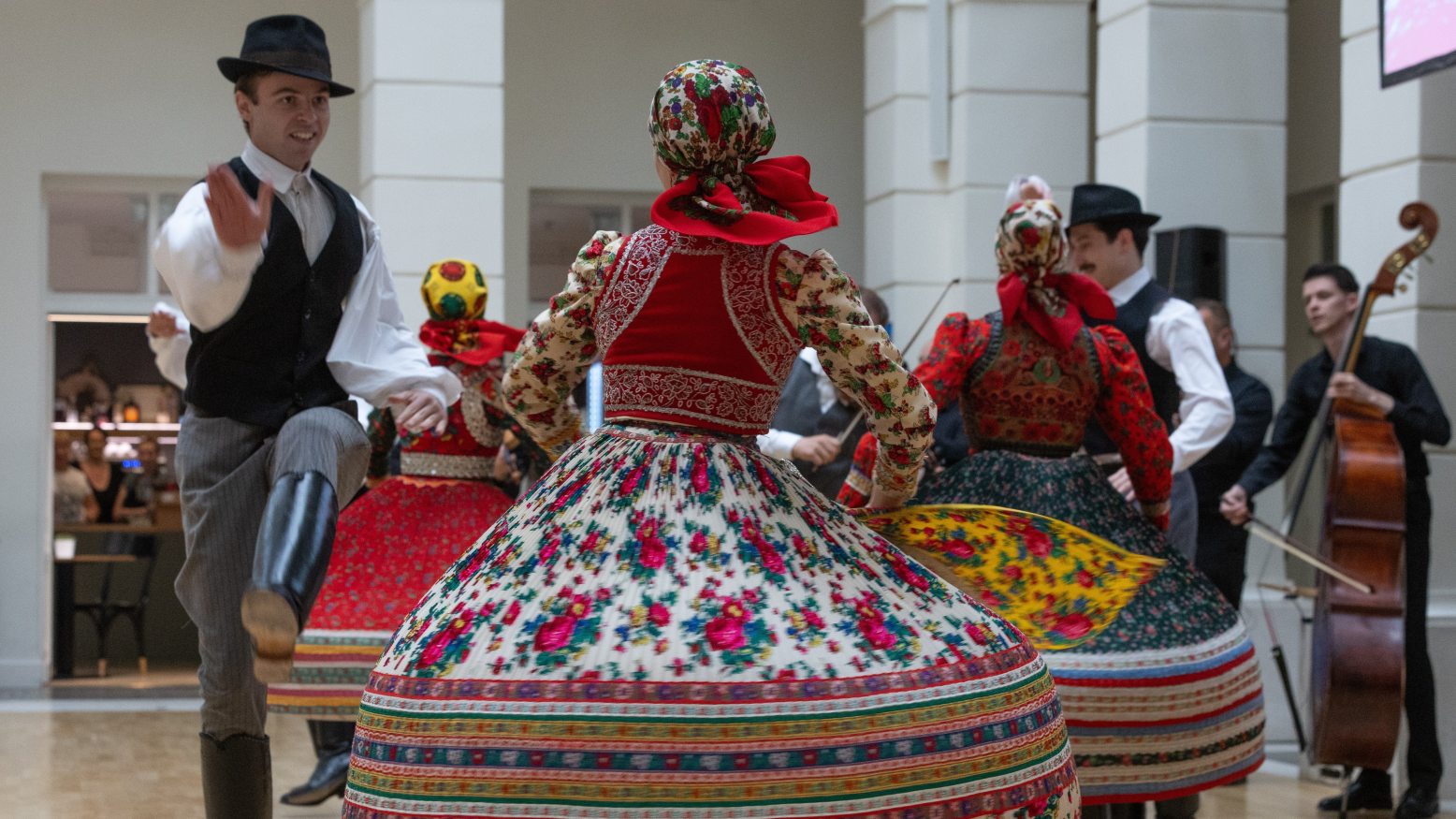 Magyar Állami Népi Együttes MTI.jpg