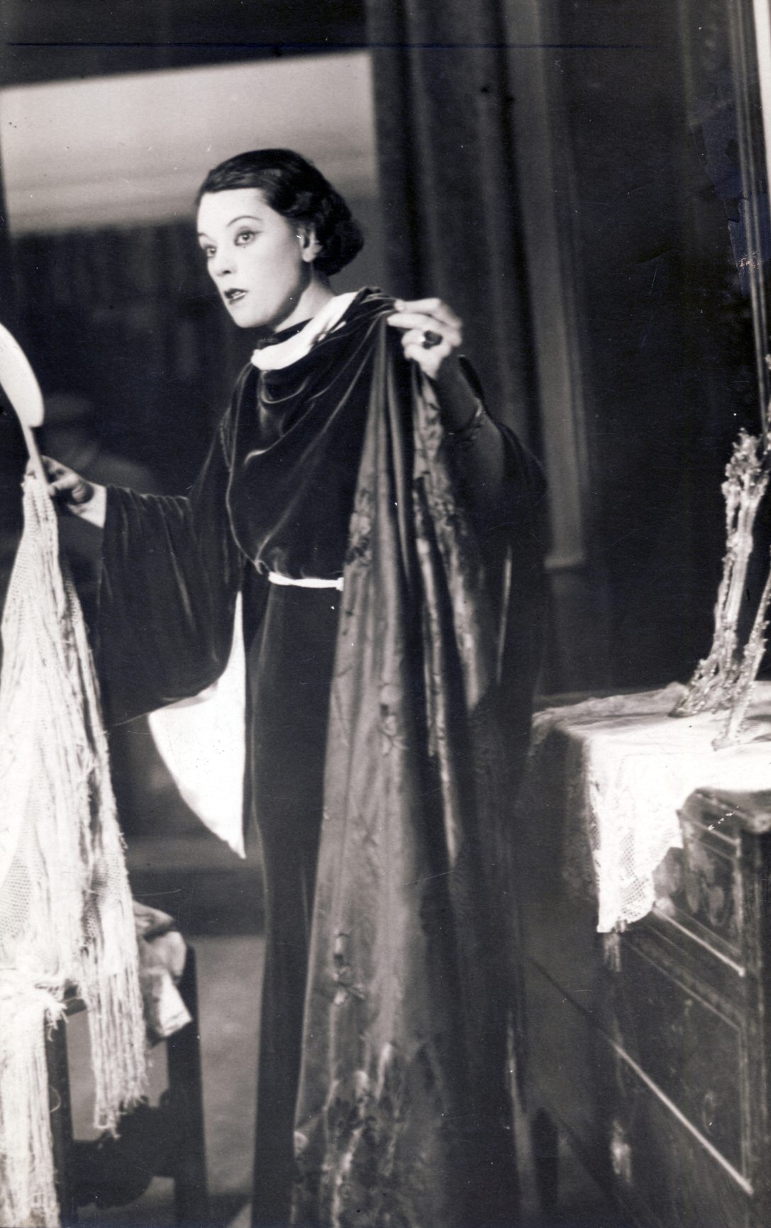 Bajor Gizi színművésznő Pirandello: Játék vagy Élet című darabjában 1933-ban. Fotó: Uj Nemzedék napilap / Fortepan