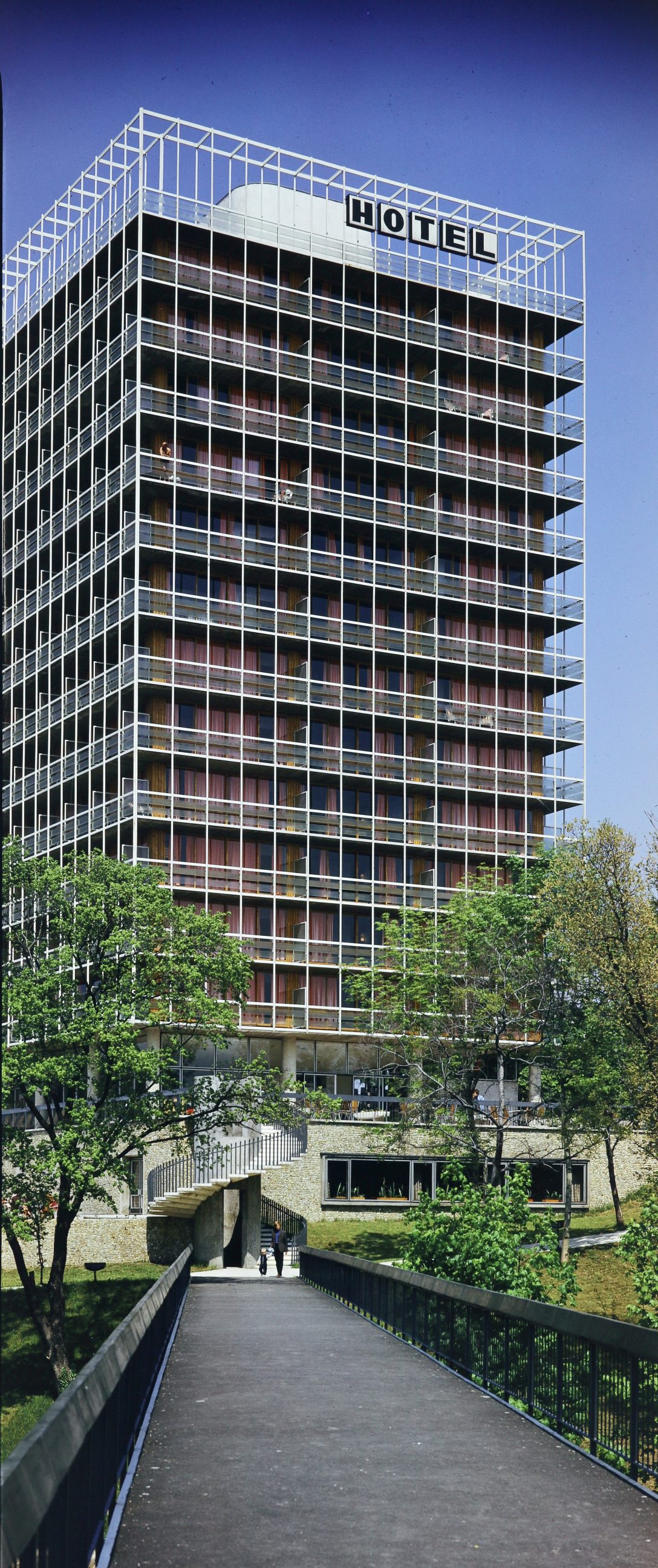 Balatonalmádi Hotel Aurora 1980. Fotó: Fortepan / Saphier Herbert