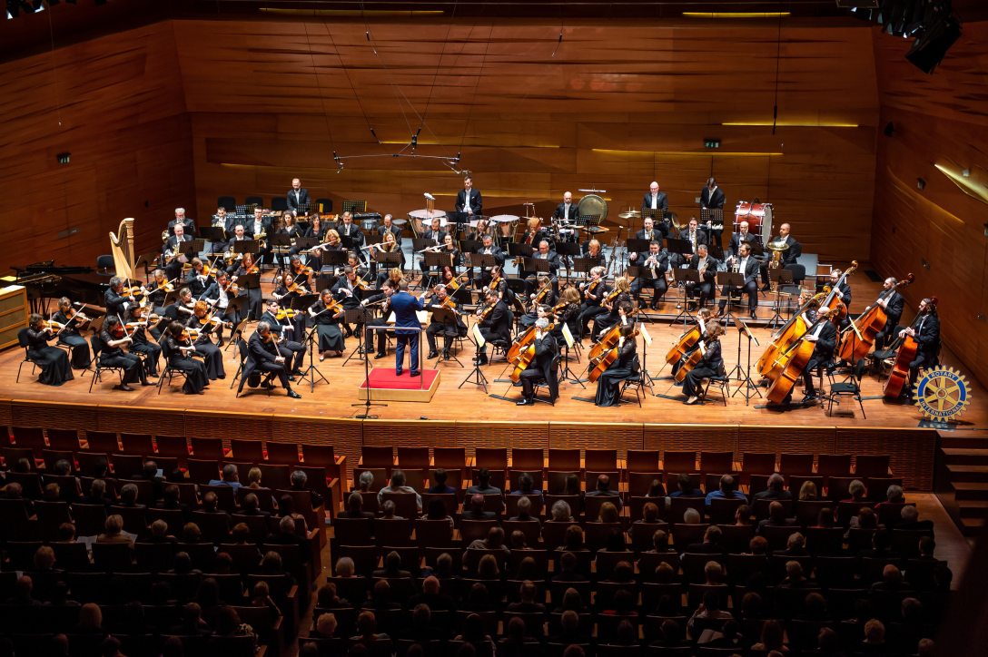 A Pannon Filharmonikusok koncertje a pécsi Kodály Központ hangversenytermében 2025. november 8-án. Fotó: MTI/Kacsúr Tamás