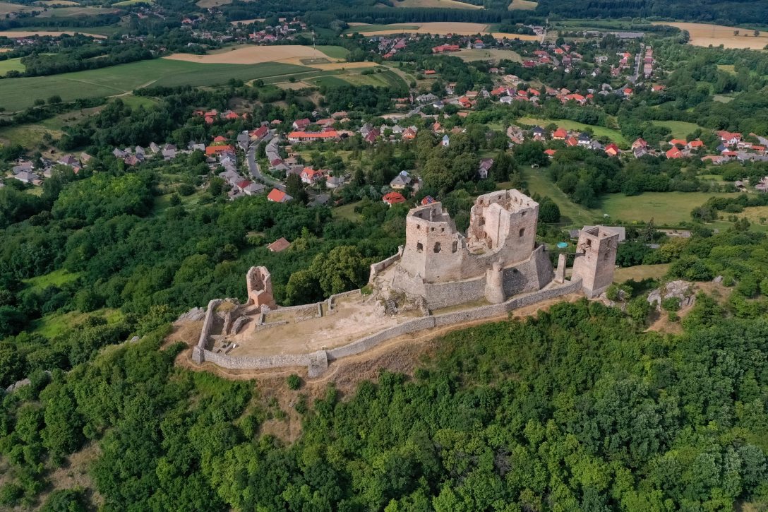 A cseszneki vár romjai. Fotó: Varga Zoltán / Shutterstock