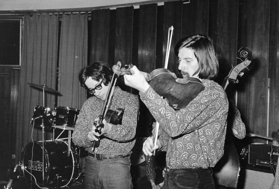 Fehérvári út 47., Fővárosi Művelődési Ház (FMH), Sebő Ferenc és Halmos Béla, a Sebő együttes tagjai 1975-ben. Fotó: Fortepan / Gyulai Gaál Krisztián