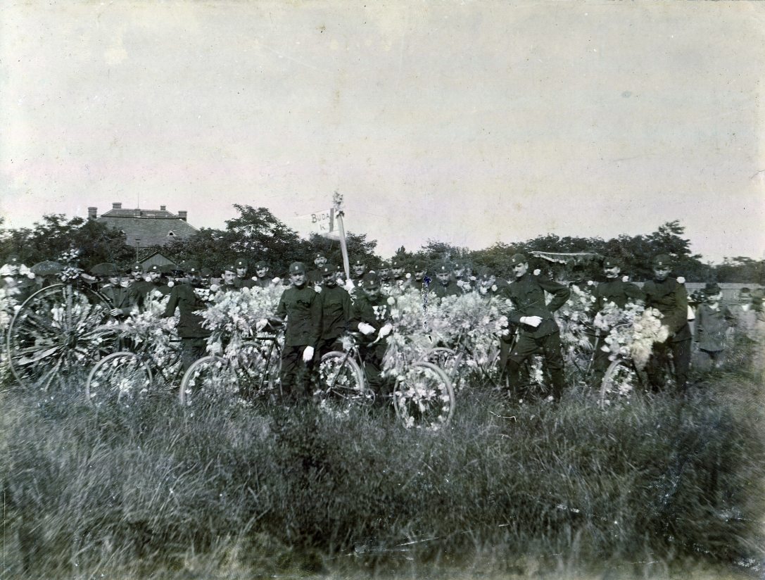 1902, Budapest a Budai Kerékpár-Egyesület tagjai. Fotó: Fortepan / Csuthy András