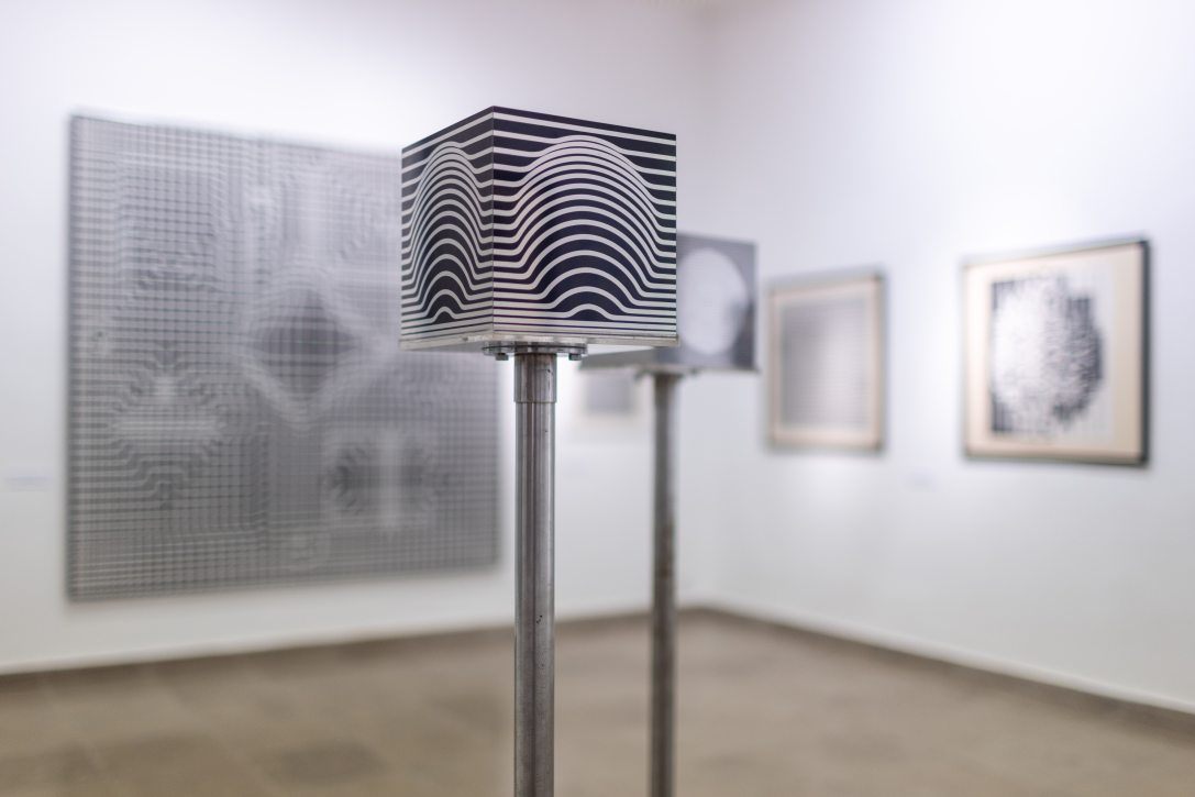 Victor Vasarely Gamma című alkotása a pécsi Janus Pannonius Múzeum (JPM) Modern Magyar Képtár nagy időszaki kiállítóterében 2026. január 23-án. Fotó: MTI/Ruprech Judit