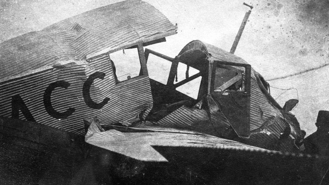 Az 1923-ban lezuhant sétarepülő hidroplán. Fotó: Fortepan / Weygand Tibor