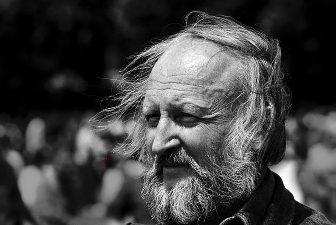 Csete György (Szentes, 1937. november 5. – Budapest, 2016. június 28.) a Nemzet Művésze címmel kitüntetett, Kossuth-díjas okleveles építészmérnök Nagy Imre újratemetésén. Forrás: Eifert János / Wikipedia