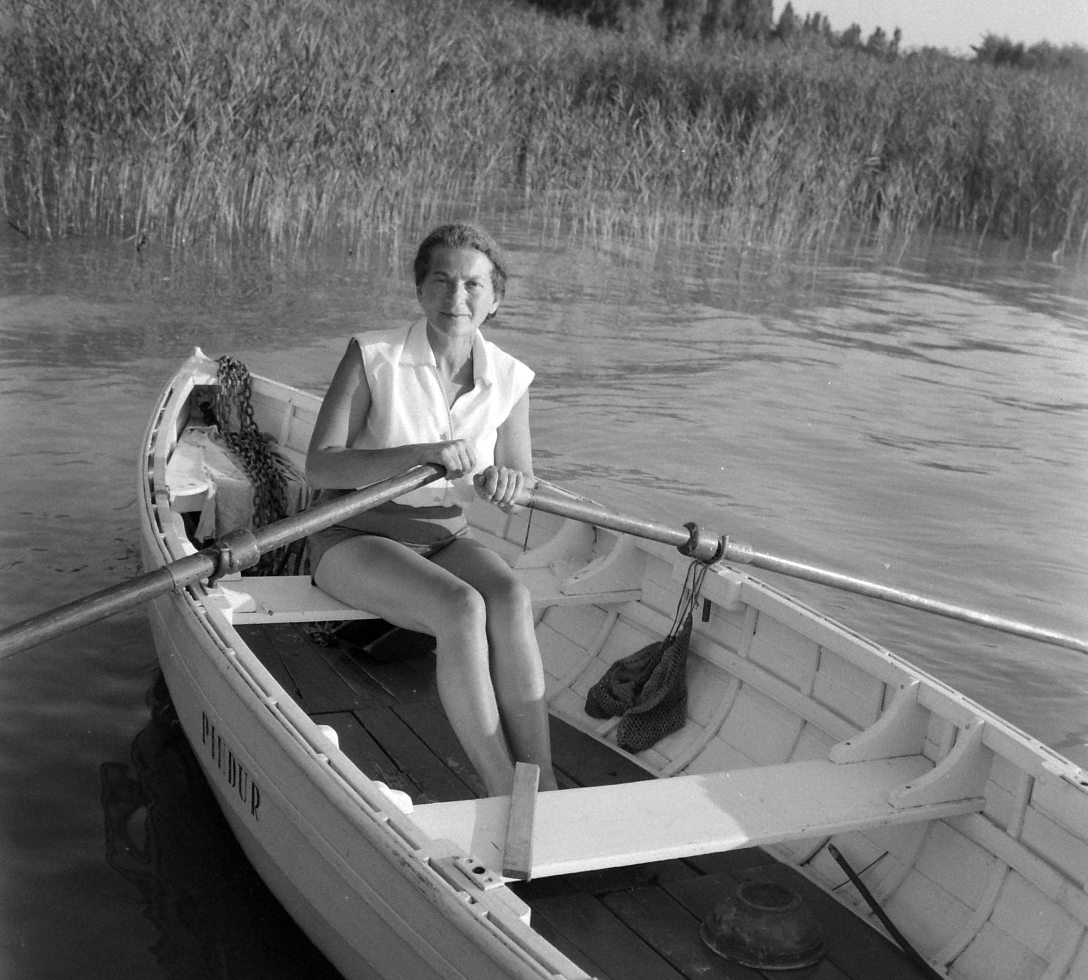 Fischer Annie 1962-ben Balatonakarattyán. Fotó: Kotnyek Antal / Fortepan