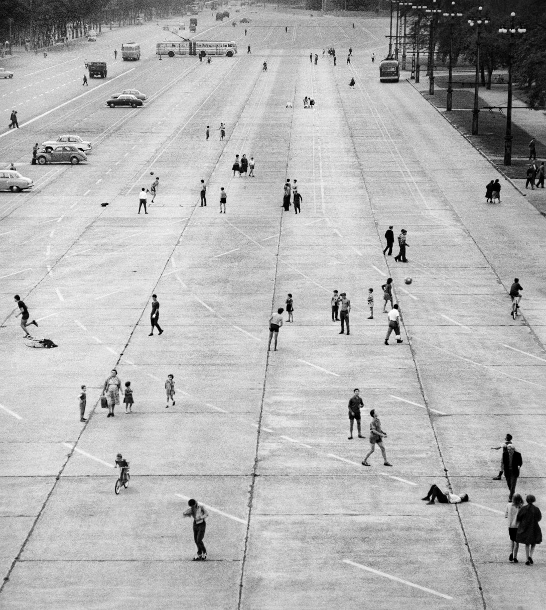 Az Ötvenhatosok tere (Felvonulási tér) 1964-ben. Fotó: Fortepan / Hegyi Zsolt / Balla Demeter
