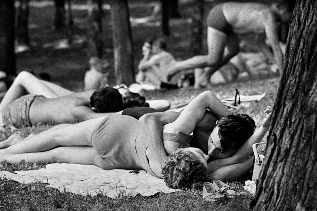 A Palatinus Strandfürdőben, a Margitszigeten 1968-ban. Fotó: Fortepan / Hegyi Zsolt / Balla Demeter