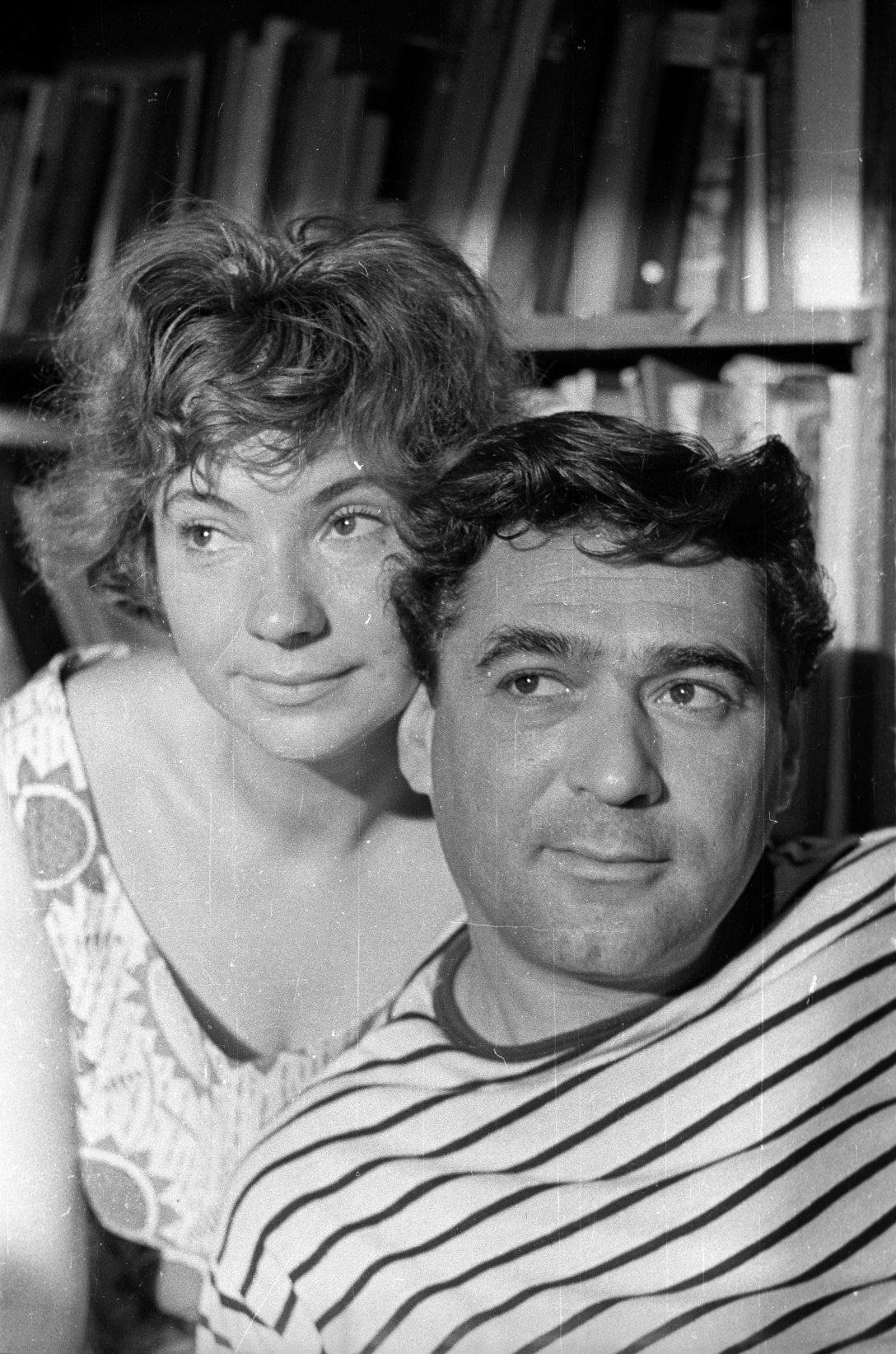 Csernus Mariann színművésznő - Somlyó György költő házaspár Kútvölgyi út 33. alatti lakásukon. Fotó: Fortepan / Hunyady József