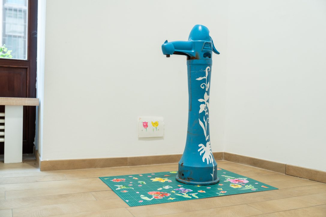 Bencs Dániel „Esőtánc” című kiállítása a budapesti Kahán Art Space-ben. Fotó: Csiki Vivien / Kultúra.hu