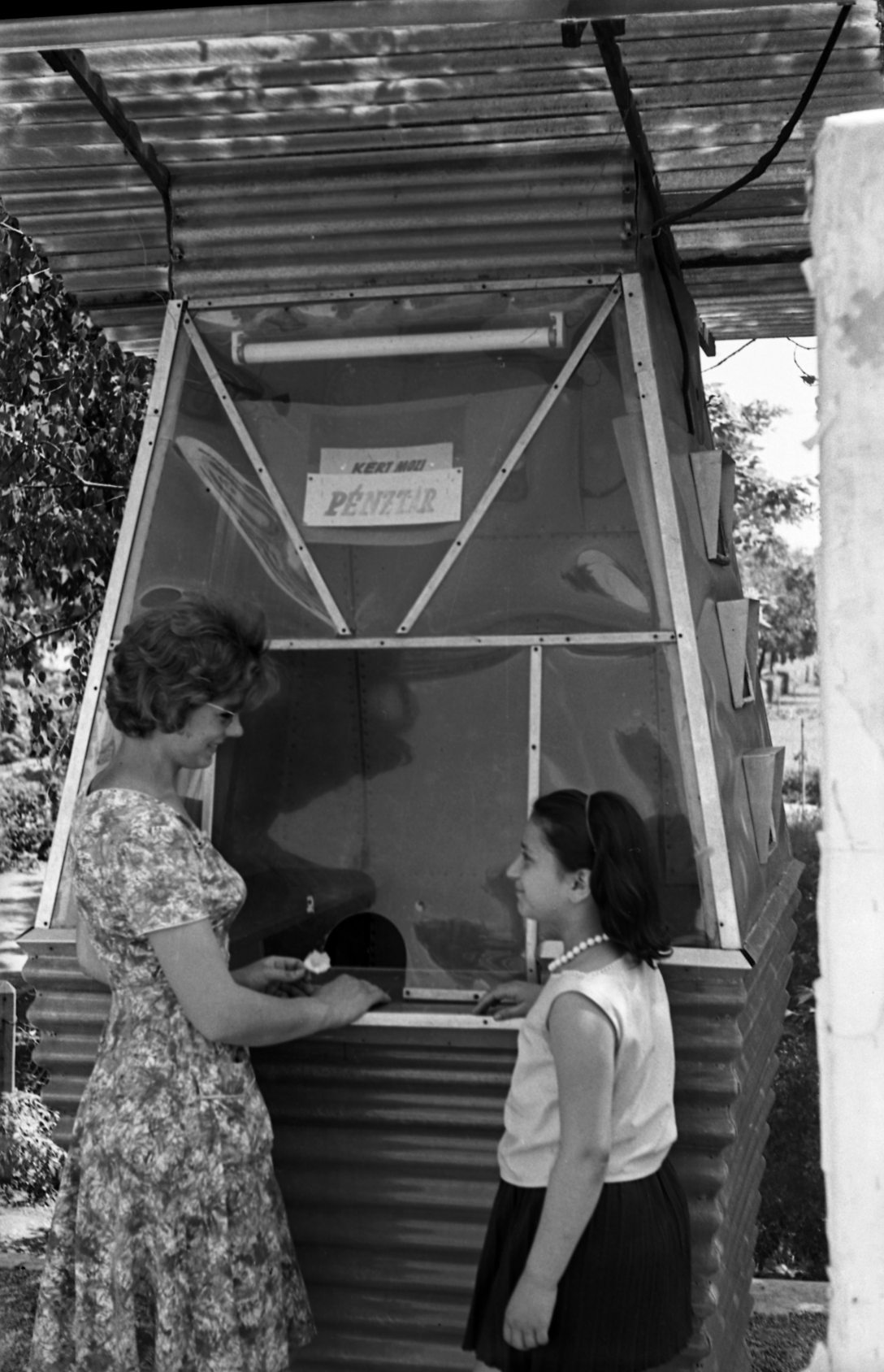 A kertmozi pénztára Jászberényben 1961-ben. Fotó: Fortepan / Morvay Kinga / Morvay Lajos