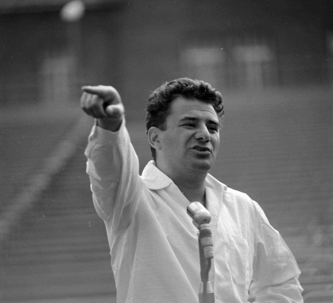 Szinetár Miklós rendez a szegedi Szabadtéri Színpadon 1964-ben. Fotó: Fortepan / Szalay Zoltán