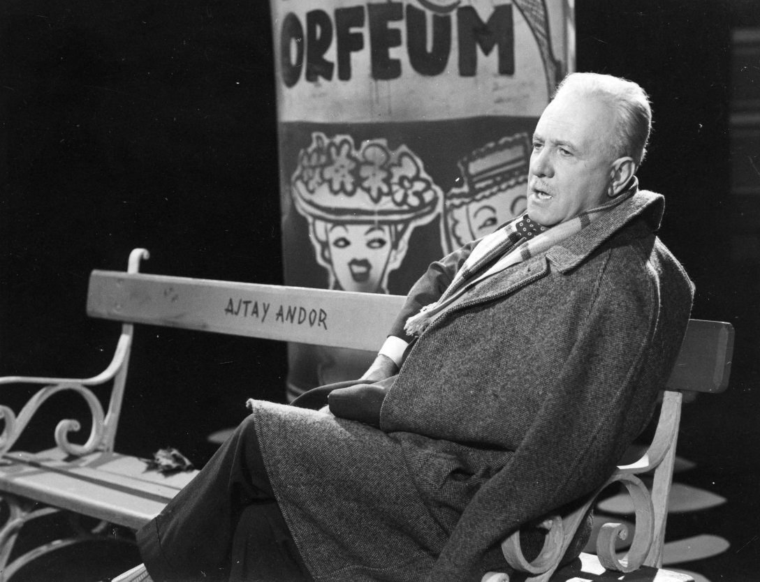 Ajtay Andor az MTV 1963. szilveszteri műsorában sugározott, Slágermúzeum című revüfilmjében. Fotó: Hangosfilm / Fortepan