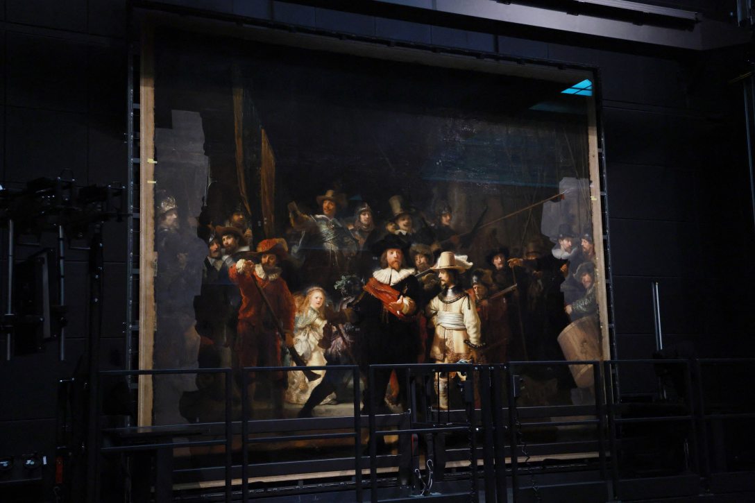 Rembrandt „Az éjjeli őrjárat” című festménye az amsterdami Rijksmuseumban. Fotó: Kentaro Tominaga / Yomiuri / The Yomiuri Shimbun via AFP