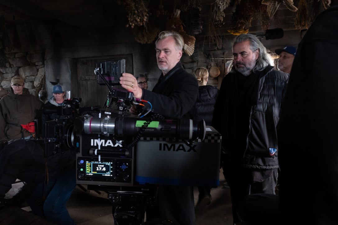 Christopher Nolan rendező és Hoyte Van Hoytema operatőr az Odüsszeai forgatásán. Fotó: Universal Studios