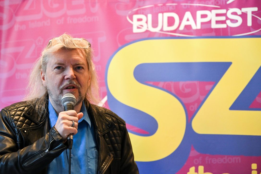 Gerendai Károly alapító a 32. Sziget Fesztivál mínusz egyedik napjának programjáról tartott sajtótájékoztatón. Fotó: Purger Tamás / MTI