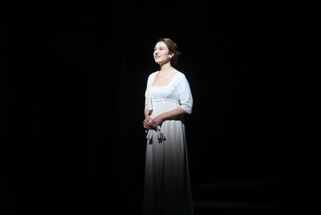 Waskovics Andrea Elizabeth Bennet szerepében Jane Austen Büszkeség és balítélet című romantikus drámájának próbáján a Vígszínházban 2025. március 6-án. Fotó: Bruzák Noémi / MTI