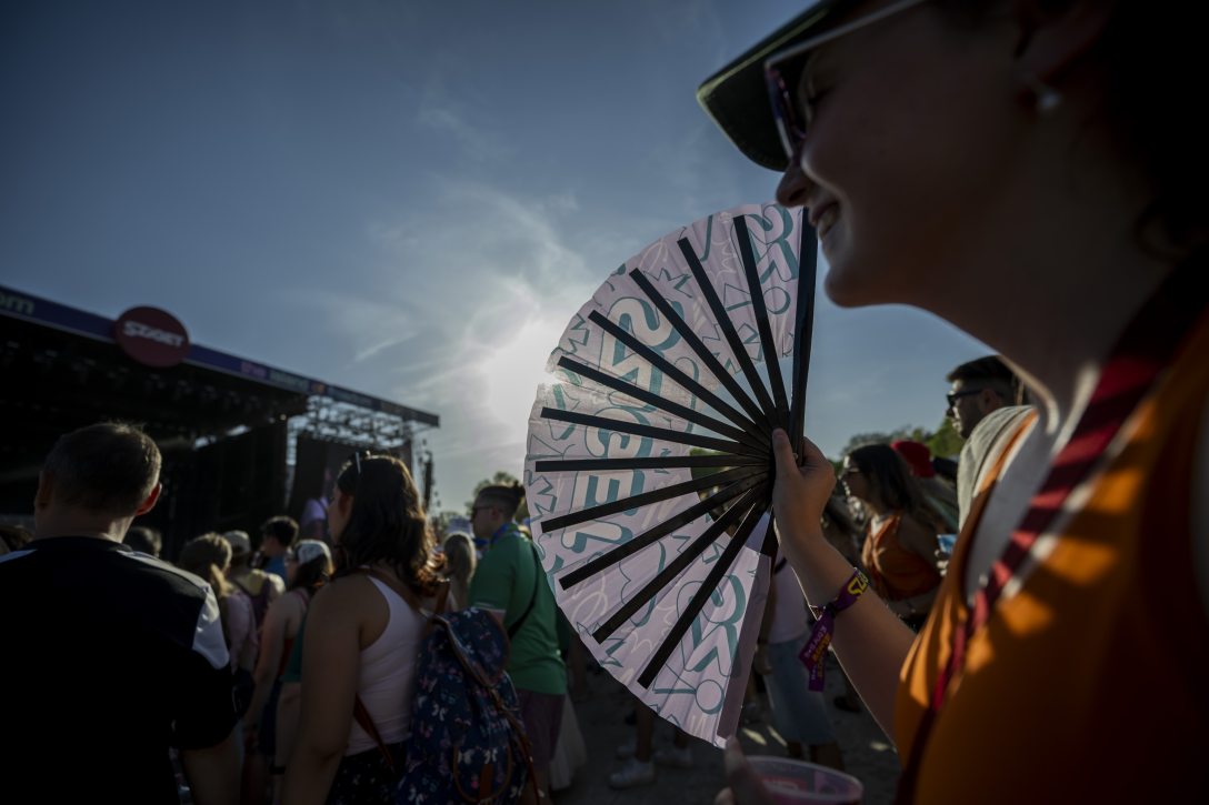 Fesztiválozók a 2026-os Sziget első napján. Fotó: MTI/Balogh Zoltán