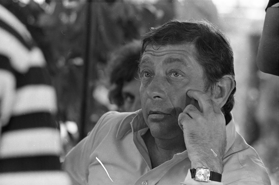 Makk Károly rendező a Déry Tibor író 80. születésnapja alkalmából forgatott portréfilm felvételén 1974-ben. Fotó: Szalay Zoltán / Fortepan