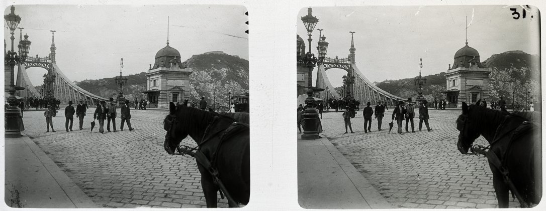 Fővám tér, a Szabadság (Ferenc József) híd pesti hídfője 1900-ban. Fotó: Fortepan / Schoch Frigyes