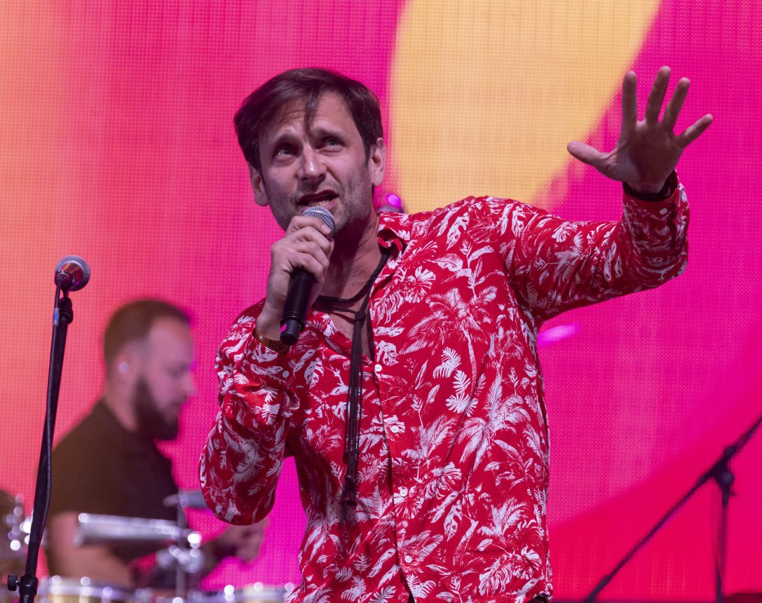 Simon Kornél szíművész énekel a Woodstock 50 elnevezésű jubileumi rendezvényen a Budapest Parkban 2019. augusztus 15-én.  Fotó: Szigetváry Zsolt / MTI