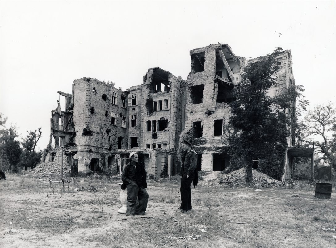 A romos Margaréta szálló a Margitszigeten 1945-ben. Fotó: Fortepan