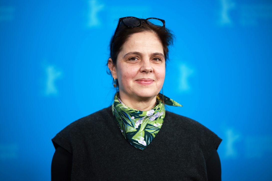 Petrányi Viktória producer az At the Sea című versenyfilm alkotóinak fotózásán, a 76. Berlini Nemzetközi Filmfesztiválon 2026. február 16-án. Fotó: MTI/EPA/Clemens Bilan
