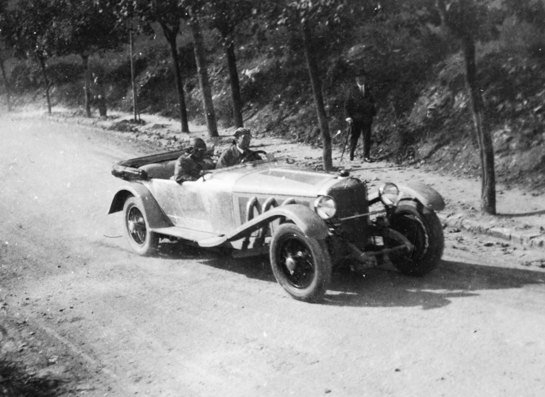 1928. évi Magyar Túraút autóverseny, Ernst-Günther von Wentzel-Mosau Mercedes S sportkocsijával. Forrás: Fortepan / Szávoszt-Vass Dániel