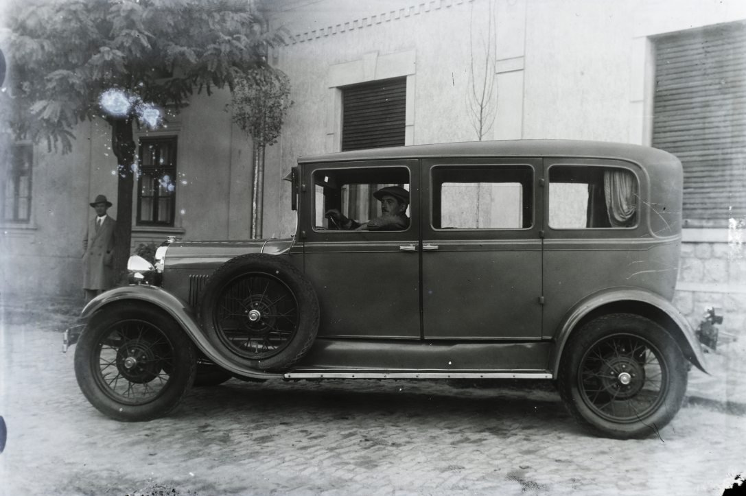 Ford Model A automobil. Forrás: Fortepan / Magyar Műszaki és Közlekedési Múzeum / Archívum / Negatívtár / Pölös István gyűjteménye / Czakó Ferenc