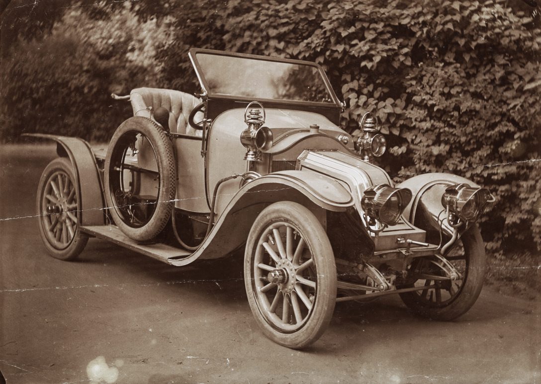 Az első magyar autó-kiskocsi verseny 1912. évi VI. havi nevezésére Glattfelder Dezső budapesti karosszériagyáros, Renault auto, 10 HP részére készített karosszériája. Forrás: Fortepan / Magyar Műszaki és Közlekedési Múzeum / Vértes Vilmos gyűjteménye