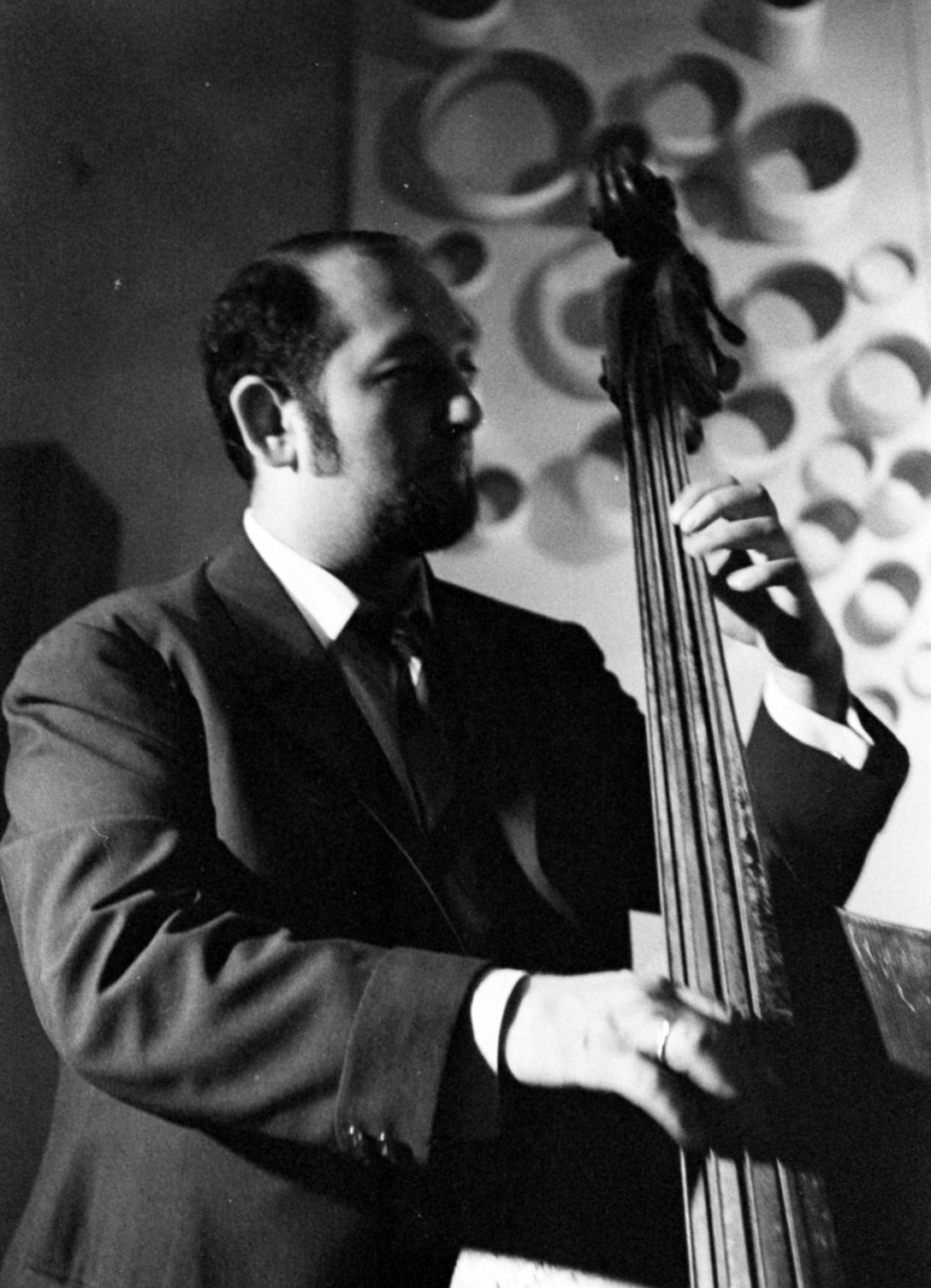 Kossuth étterem, az V. Jazz randevú résztvevője Pege Aladár nagybőgőművész. Fotó: Fortepan / Péterffy István