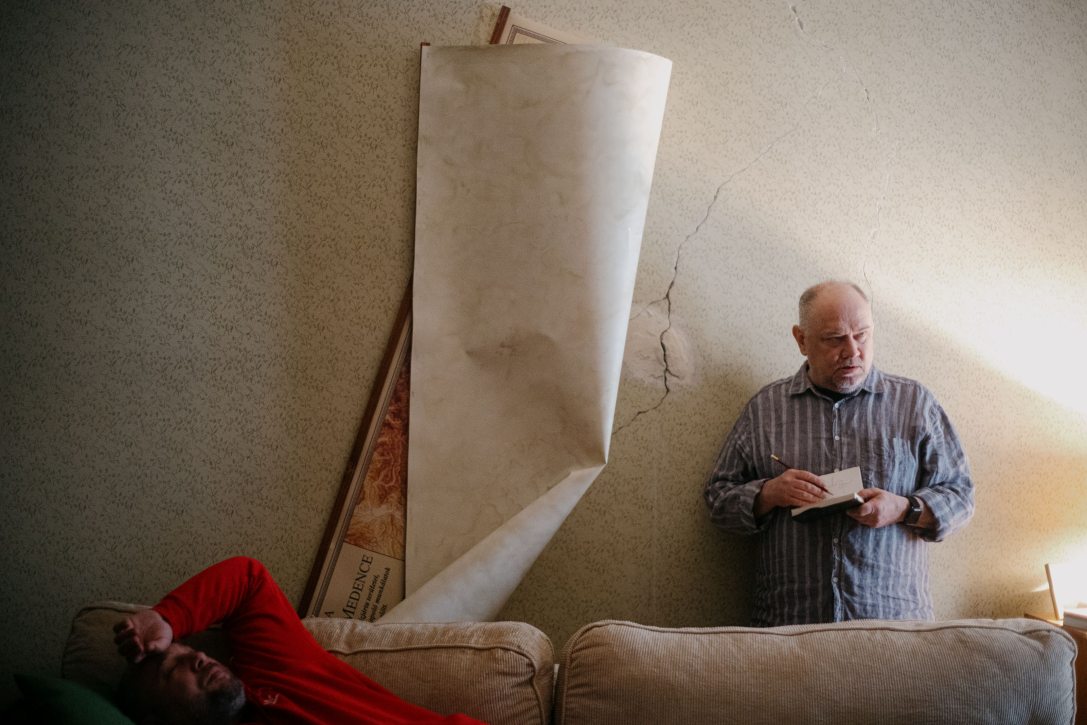 Jelenet a Földszint c. filmből. Fotó: Cirko Film