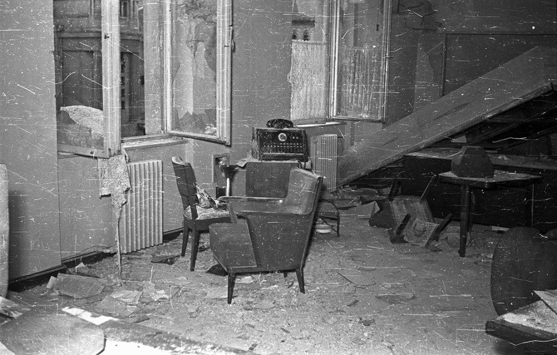 II. János Pál pápa (Köztársaság) tér 27., a Magyar Dolgozók Pártja (MDP) VIII. kerületi pártbizottságának székháza, az egyik III. emeleti iroda. Fotó: Fortepan / Nagy Gyula