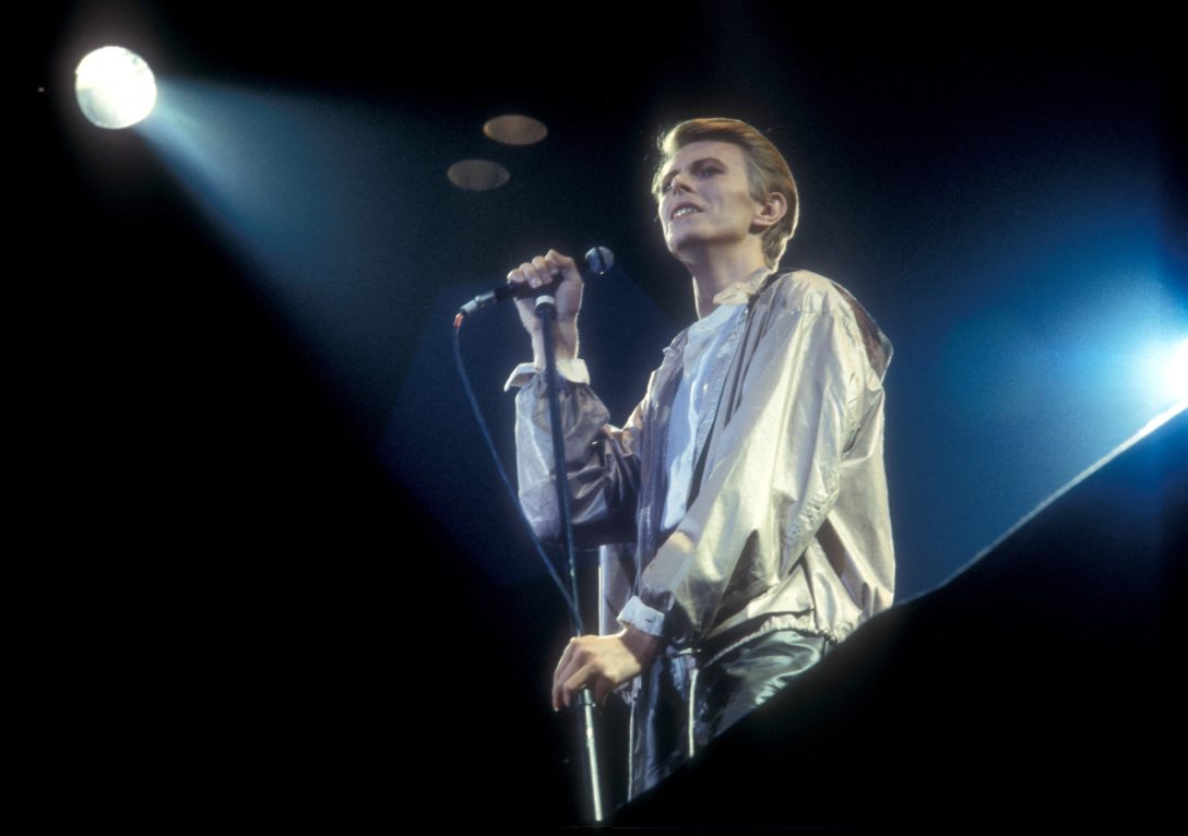 David Bowie 1978. május 24-én a Pavillon de Paris-ban tartott koncertjén. Fotó: Christian Rose / Roger-Viollet via AFP