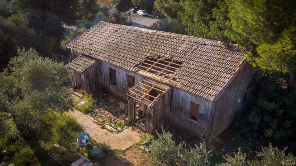 Megkezdődött a Skanzenben újraépítendő kibuc ház bontása az izraeli Parodban