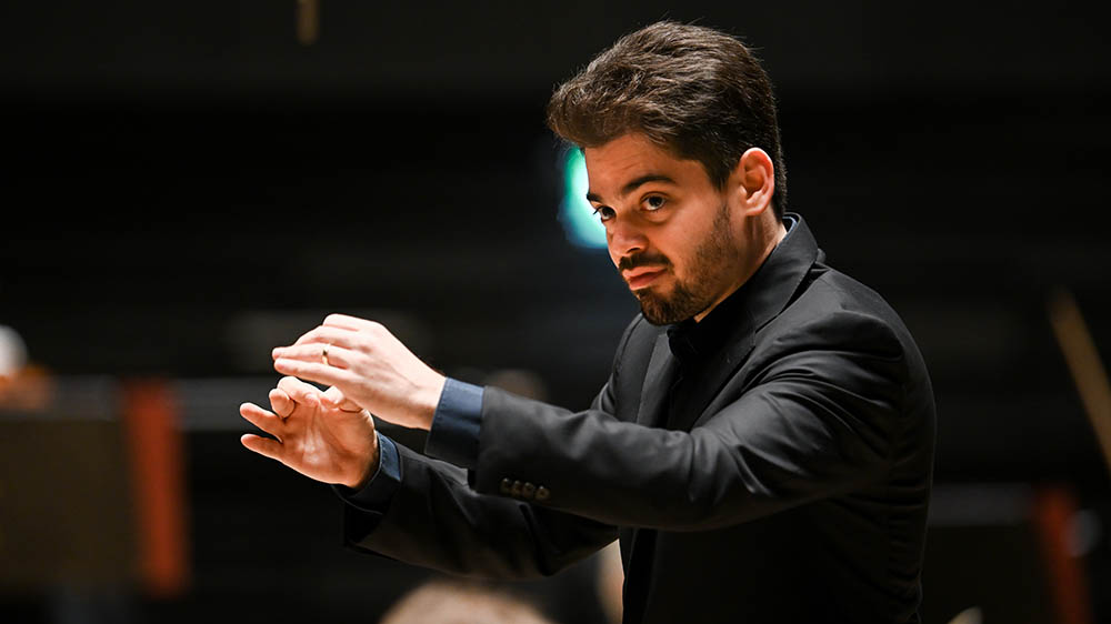 Lahav Shani lesz a Müncheni Filharmonikusok vezető karmestere a menesztett Valerij Gergijev helyett – kultúra.hu