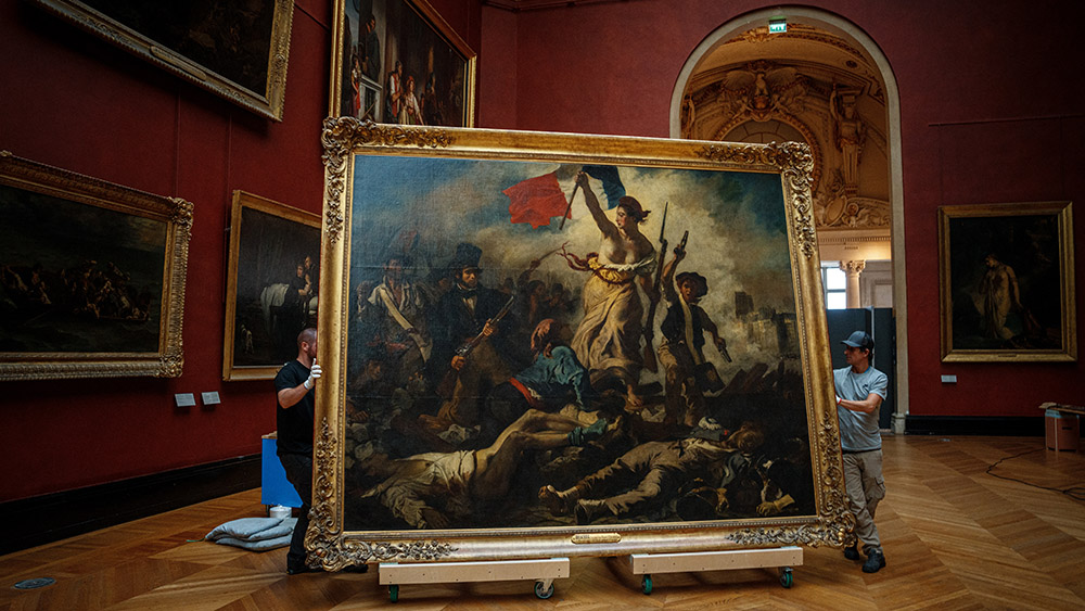 Ο πιο διάσημος πίνακας του Ντελακρουά μεταφέρθηκε στη μεγάλη αίθουσα του Λούβρου για αποκατάσταση.